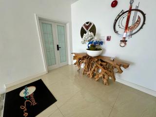 Hospitality Expert BTS 4 - Pool Beach & Bar - Montego Bay - 5