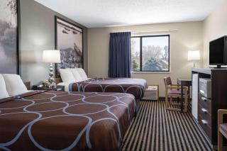 Super 8 by Wyndham Humboldt - Humboldt - 2