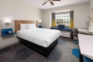 Microtel Inn & Suites by Wyndham Buda Austin South - Buda - 2