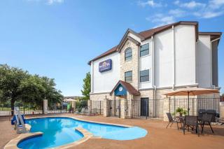 Microtel Inn & Suites by Wyndham Buda Austin South - Buda - 6