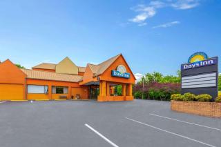 Days Inn by Wyndham Knoxville East - Knoxville - 0