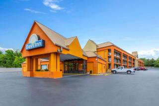 Days Inn by Wyndham Knoxville East - 9