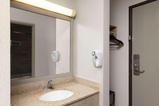 Days Inn by Wyndham Carthage - Carthage - 1
