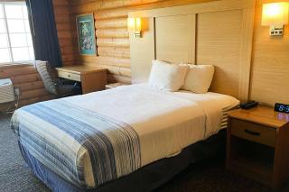 Days Inn & Suites by Wyndham Williamsburg IA North - Williamsburg - 1