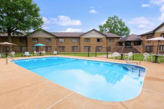 Baymont Inn and Suites by Wyndham Farmington, MO - 1