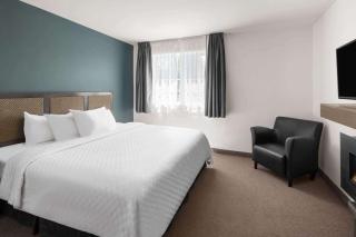 Travelodge by Wyndham Roberval - Roberval - 1