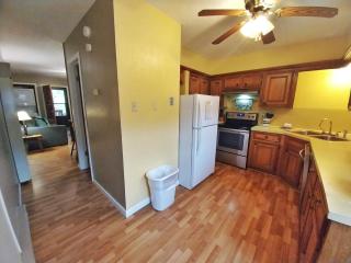 Valley Condo 104 - Casa Zia - Creekside - WiFi - Hot Tub - Fireplace - Washer - Dryer - Pet Friendly - Red River - 5