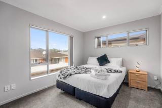 Airport & city at your doorstep! The Central Charm - 9