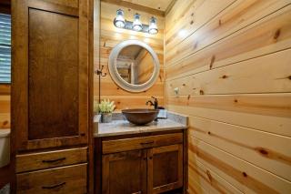 Diamond In The Pines - Broken Bow - 2