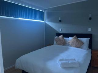 Spacious KTC Milford Retreat - Auckland - 6