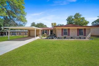 Family and Pet Friendly Stay - 15 Min to Downtown Six Flags SeaWorld very close to hospitals - San Antonio - 8