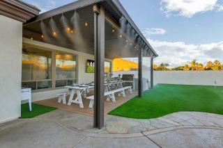 Beautiful pool with slide, golf, Pickleball, gameroom Ferrari - Indio - 8
