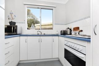 91 On the Rocks 91 Port Elliot Rd Hayborough Chiton - No Linen Included - 5