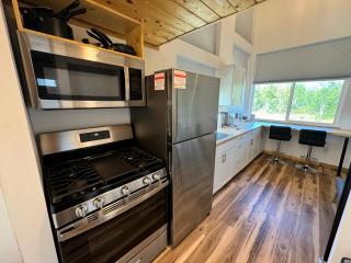 Pilot Lodge - Beautiful Lofted Tiny House - 3