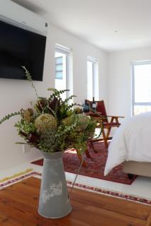 Nivenia Beach House - 8