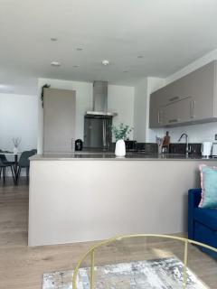 Luxury 2 bed 2 bath 1 min from station - Londra - 5
