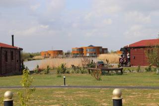 Lakeside Fishing Lodges - 6