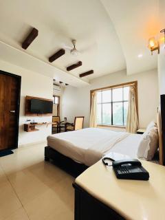 METRO HOTEL Nathdwara , 500mtr 10min walking from shreenathji temple 966o9o1oo6 - Nathdwara - 6