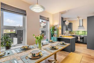 Eco Friendly Luxury Townhouse with Parking - Norwich - 0