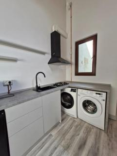 Studio in the attic with private bathroom - Bucharest - 6