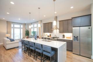 2 Miles to Broadway w Rooftop Deck Grill & Garage - 3