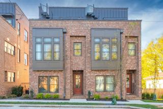 2 Miles to Broadway w Rooftop Deck Grill & Garage - 6