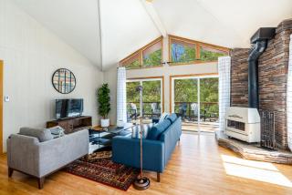 Hot Tub, Large Deck, Grill, WiFi, Resort Amenities - Berkeley Springs - 2