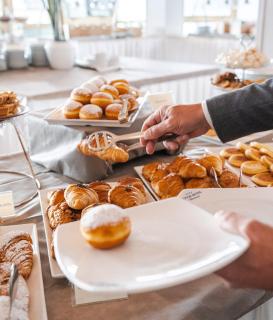 Rouge Hotel International - 4