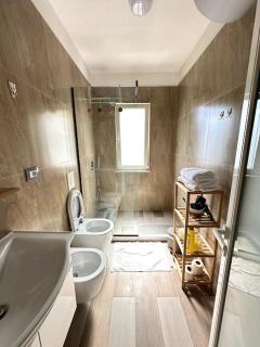 Great apartament near Lake & Blloku Area - Tirana - 7