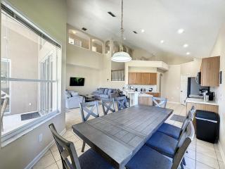 Last Minute Disney Getaway! Private Pool, Hot Tub & Games Room. Book Now! #86899 - Kissimmee - 4