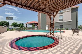 La Quinta by Wyndham Weatherford - 2