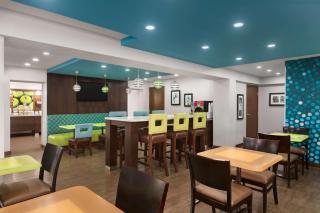 La Quinta by Wyndham Oceanfront Daytona Beach - 4