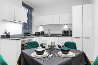 Comfy Flat in Staines - 6