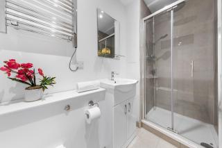 Comfy Flat in Staines - 4