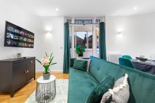 Comfy Flat in Staines - 1