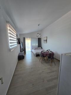 FAMILY HOUSE-Mirovica - Rap - 1