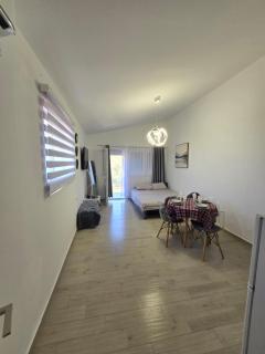 FAMILY HOUSE-Mirovica - Rap - 2