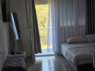 FAMILY HOUSE-Mirovica - Rap - 3