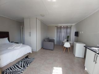 khutsong Apartments - Secunda - 0