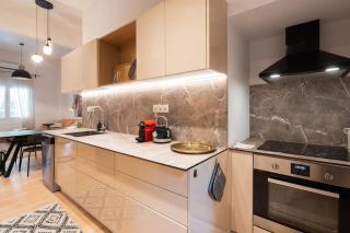 2BR Apt Private Backyard with Washer & Dryer - 6