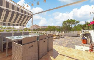 Stunning Apartment In Torrevieja - Torrevieja - 4