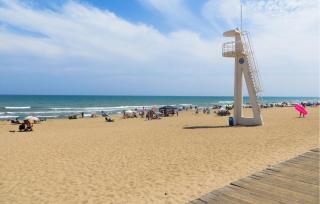 Stunning Apartment In Torrevieja - Torrevieja - 2