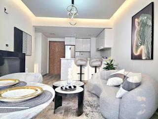 Stunning 1BR with Panoramic City Skyline View - Dubai - 9