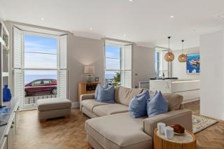 3 Croft House - Beach Front Sea Views Parking - Tenby - 4