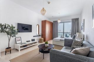Frank Porter - Damac Crescent A - Dubai - 0