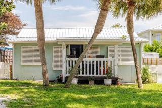 Fun-filled home with pool, near beach, pets welcome! - Panama City Beach - 6