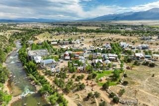 Whitewater Estate House & Guesthouse w Hot Tub - 4