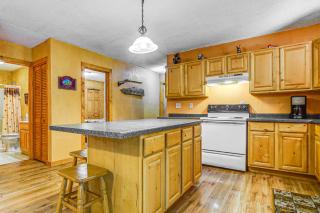 Peaceful Wautoma Retreat with Deck on 10 Acres! - 1