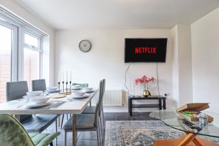 ESSEX Basildon 4 bedroom house 2 half bath - Basildon - 9