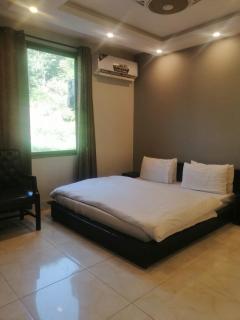 Hotel La Orilla Muzaffarabad - 4